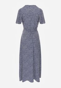 Born2be - Granatowa Sukienka Theminophe. Okazja: na co dzień. Kolor: niebieski. Materiał: tkanina, wiskoza, materiał. Wzór: kropki. Typ sukienki: rozkloszowane, kopertowe, proste. Styl: casual. Długość: maxi #4