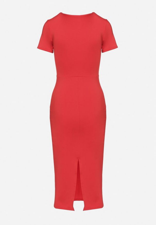 Born2be - Czerwona Sukienka Dopasowana Bodycon z Dekoltem w Serek Efricene. Okazja: na co dzień. Typ kołnierza: dekolt w serek. Kolor: czerwony. Materiał: jeans. Długość rękawa: krótki rękaw. Typ sukienki: bodycon. Styl: klasyczny, casual