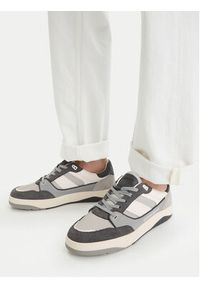 Guess Jeans Sneakersy EO-TEKSAS-01 126AM Szary. Kolor: szary. Materiał: skóra #8