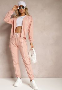 Renee - Różowy Komplet Dresowy Bluza z Kapturem i Joggery z Cienkimi Lamówkami Zivatia. Kolor: różowy. Materiał: dresówka. Wzór: aplikacja
