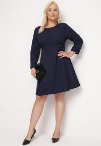 Born2be - Granatowa Sukienka Mini z Paskiem Perdel. Kolor: niebieski. Wzór: paski. Długość: mini #5