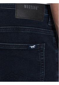 Mustang Szorty jeansowe Chicago 1013432 Granatowy Regular Fit. Kolor: niebieski. Materiał: bawełna