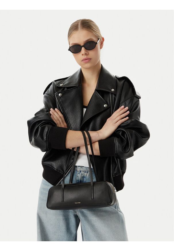 Calvin Klein Torebka Foil Logo Bauletto LV04F3636G Czarny. Kolor: czarny. Materiał: skórzane