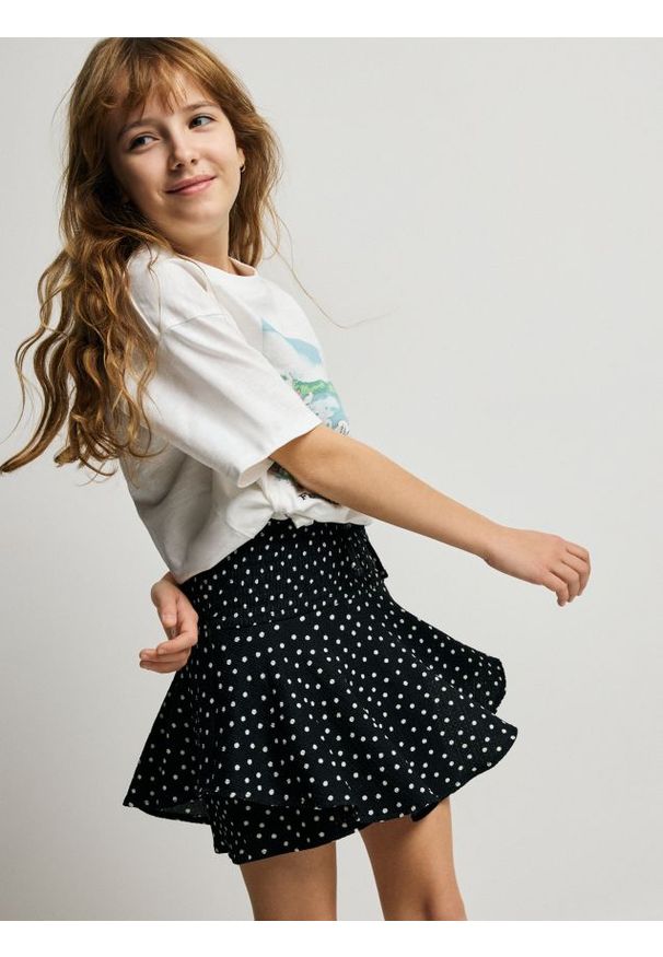 Reserved - Spódnico-spodenki w kropki - czarny. Kolor: czarny. Materiał: dzianina. Wzór: kropki