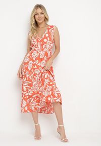 Born2be - Pomarańczowa Rozkloszowana Sukienka z Wiskozy w Kwiaty z Gumką w Talii Eranea. Kolor: pomarańczowy. Materiał: wiskoza. Wzór: kwiaty. Styl: elegancki #1