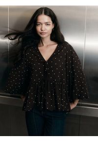 Reserved - Bluzka w groszki - ciemnobrązowy. Kolor: brązowy. Materiał: wiskoza, tkanina. Wzór: grochy #1