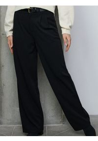Sinsay - Spodnie wide leg z paskiem - czarny. Kolor: czarny #1