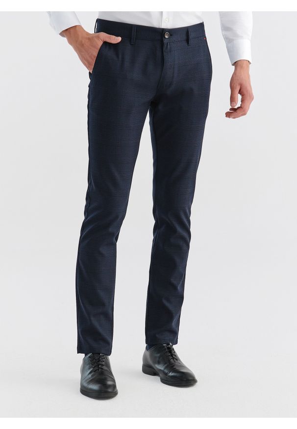 Pako Lorente - PAKO LORENTE – Granatowe spodnie męskie NIMA w subtelną kratę P000B-WX-214-G. Kolor: niebieski. Długość: długie. Styl: elegancki