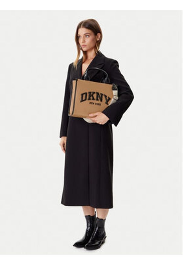 DKNY Torebka R52AZR57 Brązowy. Kolor: brązowy. Materiał: skórzane