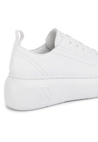 Armani Exchange Sneakersy XDX043 XCC64 00152 Biały. Kolor: biały. Materiał: skóra