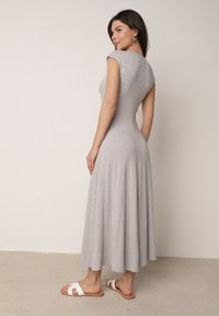 Born2be - Szara Rozkloszowana Bawełniana Sukienka Dzianinowa Mahanaim. Okazja: do pracy, na co dzień. Kolor: szary. Materiał: bawełna, dzianina. Wzór: ażurowy. Typ sukienki: proste, rozkloszowane. Styl: elegancki, casual #4