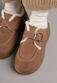 Renee - Brązowe Śniegowce na Platformie z Paskiem ze Sprzączką i Futrem Unweda. Nosek buta: okrągły. Zapięcie: pasek. Kolor: brązowy. Materiał: futro. Sezon: zima. Obcas: na platformie. Wysokość obcasa: średni #4