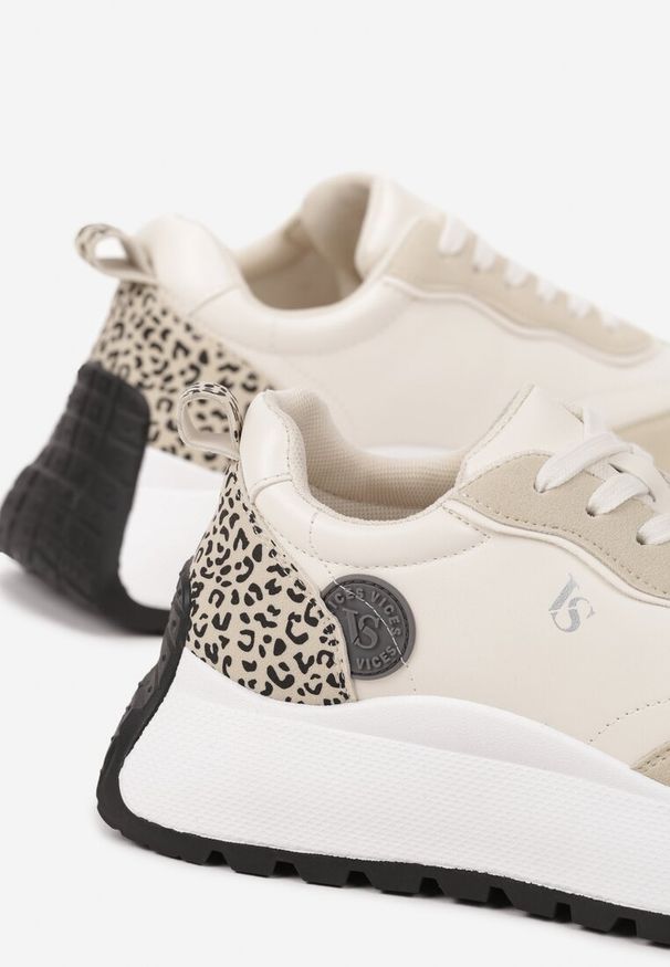 Renee - Beżowe Sneakersy Vices na Platformie Ozdobione Naszywką i Panterką Selothiel. Okazja: na co dzień. Kolor: beżowy. Materiał: jeans. Wzór: aplikacja, motyw zwierzęcy. Obcas: na platformie