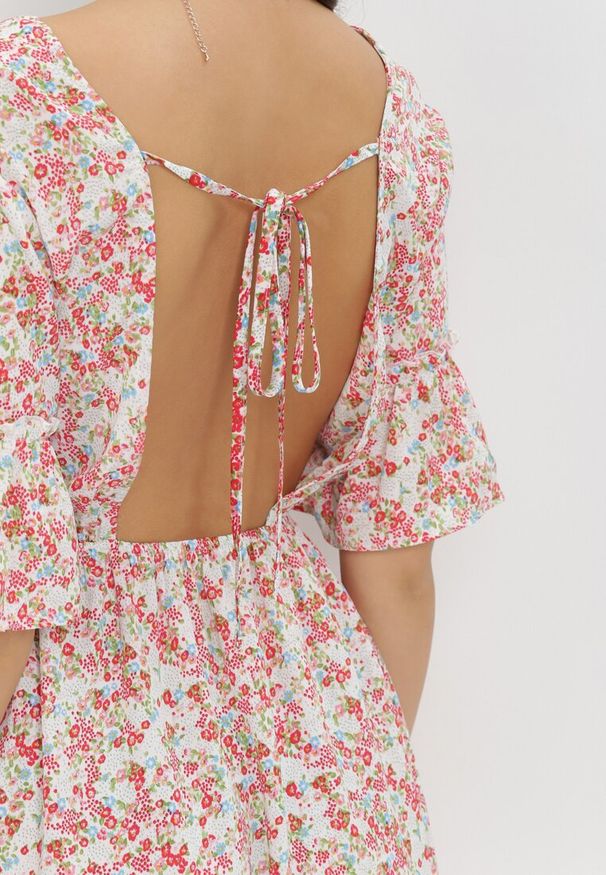 Born2be - Różowa Sukienka Myspheme. Typ kołnierza: dekolt w serek. Kolor: różowy. Materiał: tkanina. Długość rękawa: krótki rękaw. Wzór: kwiaty, kolorowy. Sezon: lato. Długość: mini