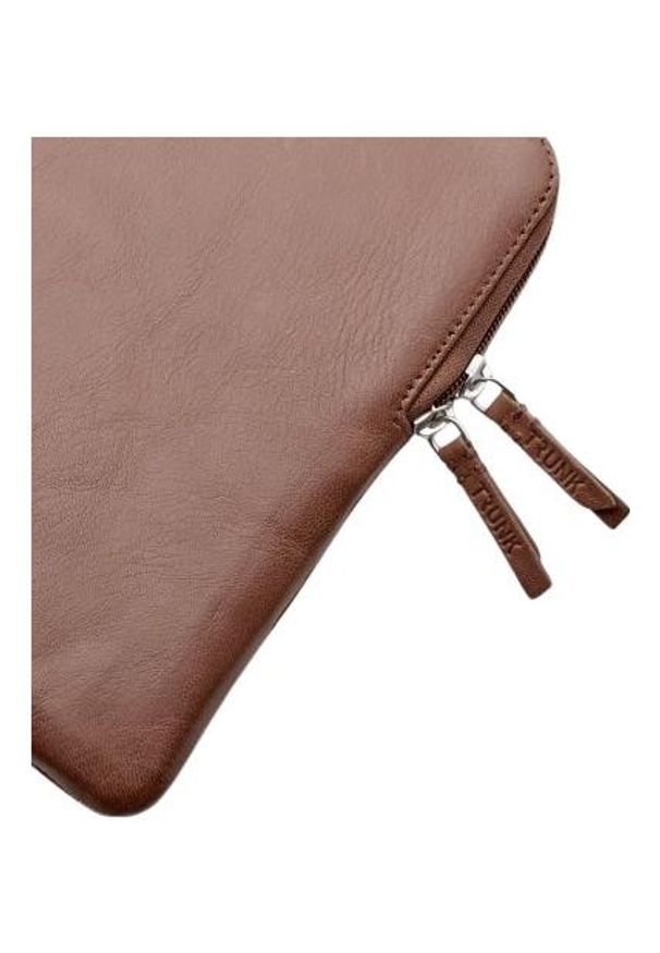 Etui Trunk MacBook 14'' brązowy. Kolor: brązowy. Materiał: mikrofibra, skóra. Styl: biznesowy, elegancki