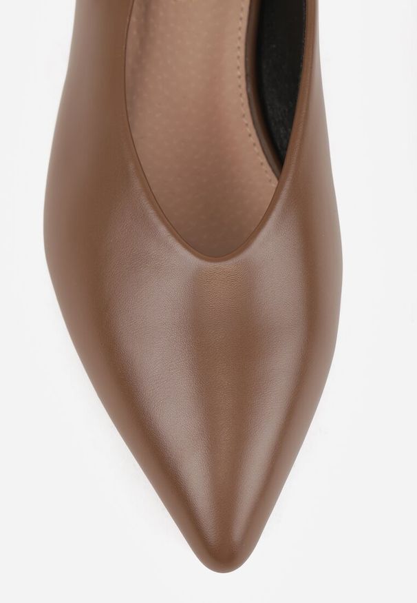 Renee - Ciemnobeżowe Czółenka na Słupku Vices ze Skórzaną Wkładką Alinire. Kolor: beżowy. Materiał: skóra. Obcas: na słupku. Styl: elegancki