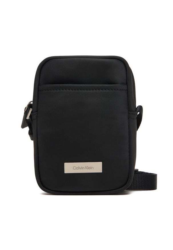 Calvin Klein Saszetka Sleek Slim Reporter LV04D3233G Czarny. Kolor: czarny. Materiał: materiał