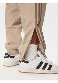 Adidas - adidas Spodnie dresowe Firebird KS7503 Beżowy Regular Fit. Kolor: beżowy. Materiał: syntetyk #3