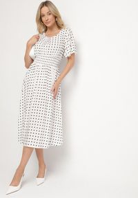 Born2be - Biała Sukienka z Bawełny Rozkloszowana w Kropki Toliennea. Okazja: na co dzień. Kolor: biały. Materiał: bawełna. Wzór: kropki. Styl: casual #1