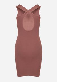 Born2be - Bordowa Mini Sukienka Prążkowana z Krzyżującymi się Ramiączkami na Plecach Banova. Kolor: czerwony. Materiał: prążkowany. Długość rękawa: na ramiączkach. Sezon: lato. Długość: mini #5