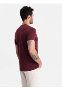 Ombre Clothing - Bawełniana klasyczna męska koszulka z dekoltem w serek BASIC – bordowa V10. Typ kołnierza: dekolt w serek. Kolor: czerwony. Materiał: bawełna. Wzór: ze splotem, jednolity. Styl: klasyczny #2