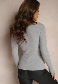 Renee - Szara Bluzka Longsleeve w Cienkie Prążki Terilissa. Okazja: na spotkanie biznesowe, na co dzień. Kolor: szary. Materiał: jeans, bawełna. Długość rękawa: długi rękaw. Wzór: prążki. Styl: biznesowy, casual, elegancki