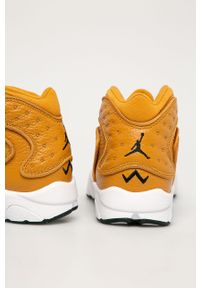 Jordan - Buty Air Jordan OG. Nosek buta: okrągły. Zapięcie: sznurówki. Kolor: pomarańczowy. Materiał: syntetyk, materiał, skóra, guma. Szerokość cholewki: normalna. Obcas: na obcasie. Wysokość obcasa: niski #2
