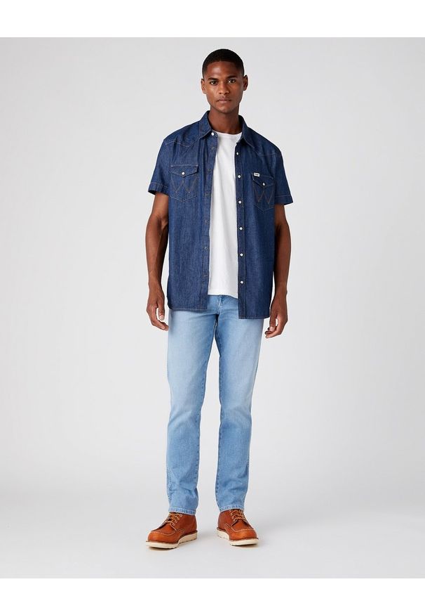 Wrangler - WRANGLER TEXAS SLIM MĘSKE SPODNIE JEANSOWE BLUE CHAMP W12SYI29K 112145802. Okazja: na spotkanie biznesowe. Styl: elegancki, biznesowy