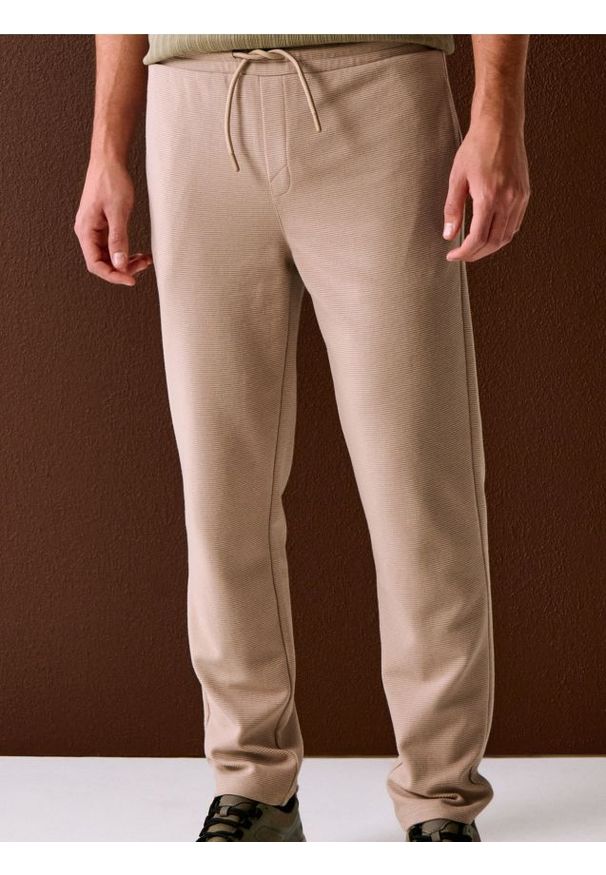 Sinsay - Spodnie dresowe jogger ottoman - beżowy. Kolor: beżowy. Materiał: dresówka