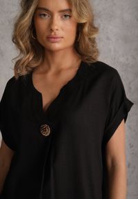 Renee - Czarna Bluzka z Lnem i Wiskozą o Nietoperzowym Kroju z Krótkim Rękawem Herira. Okazja: na co dzień. Typ kołnierza: dekolt w serek. Kolor: czarny. Długość: krótkie. Wzór: aplikacja. Materiał: wiskoza, len. Długość rękawa: krótki rękaw. Sezon: lato. Styl: elegancki, casual #4