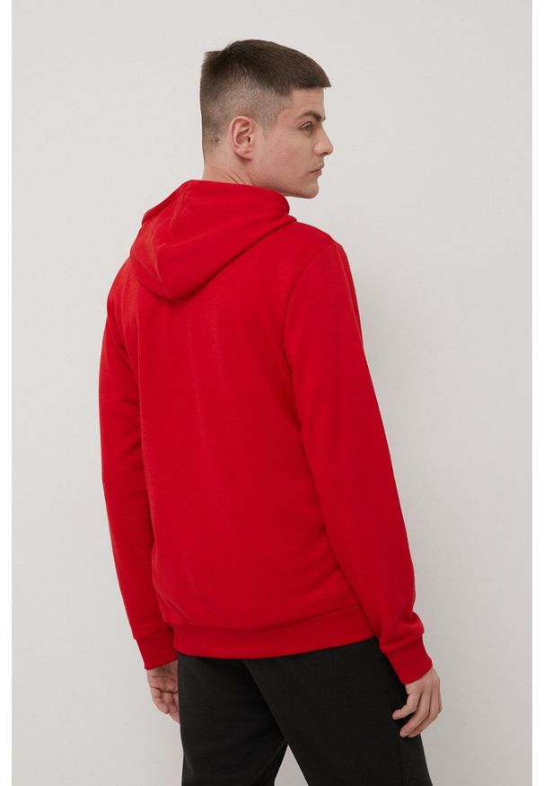 Adidas - adidas bluza męska kolor czerwony z kapturem z nadrukiem. Okazja: na co dzień. Typ kołnierza: kaptur. Kolor: czerwony. Materiał: materiał, bawełna. Wzór: nadruk. Styl: casual