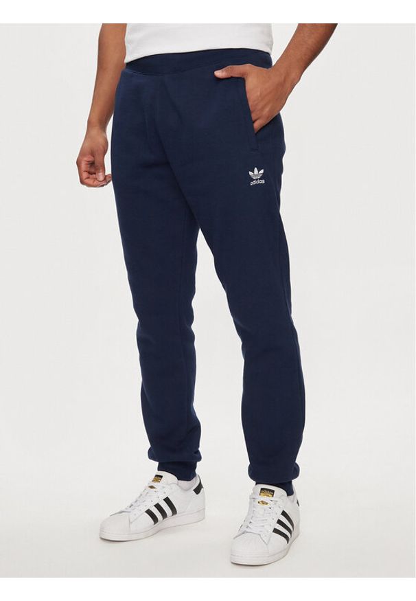 Adidas - adidas Spodnie dresowe Trefoil Essentials IR7804 Granatowy Regular Fit. Kolor: niebieski. Materiał: bawełna
