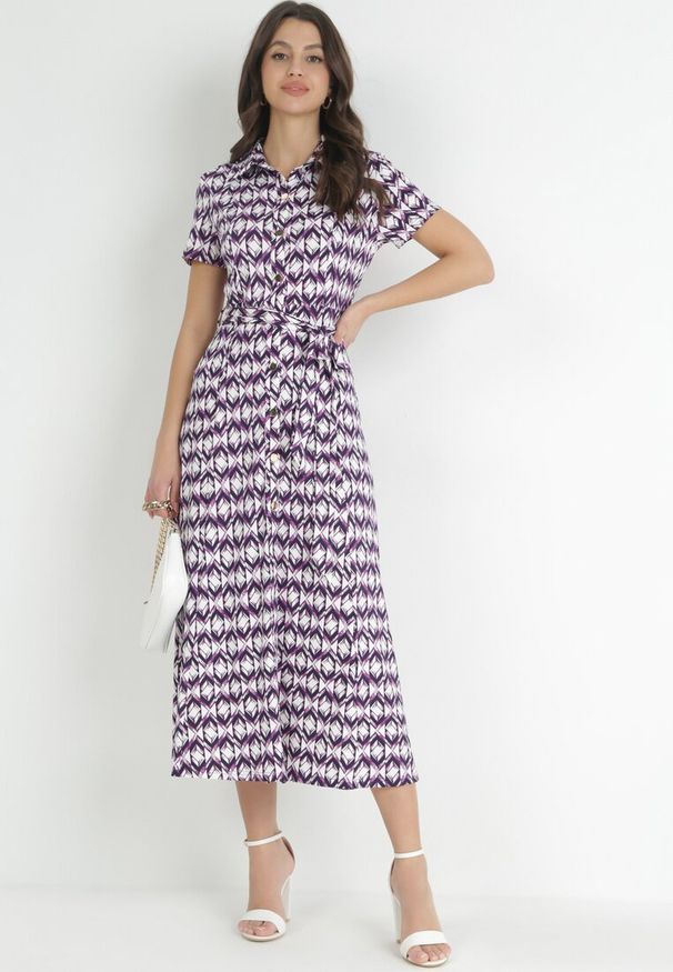 Born2be - Fioletowa Koszulowa Sukienka Maxi z Materiałowym Paskiem Rainora. Okazja: na co dzień. Typ kołnierza: dekolt w kształcie V. Kolor: fioletowy. Materiał: materiał. Długość rękawa: krótki rękaw. Typ sukienki: koszulowe. Styl: casual, elegancki, klasyczny. Długość: maxi