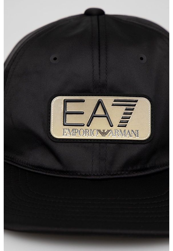 EA7 Emporio Armani czapka kolor czarny z aplikacją. Kolor: czarny. Wzór: aplikacja