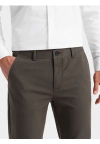 Ombre Clothing - Klasyczne spodnie męskie chino z delikatną teksturą - khaki V2 - Rozmiar: M. Kolor: brązowy. Materiał: materiał, poliester, bawełna. Styl: klasyczny