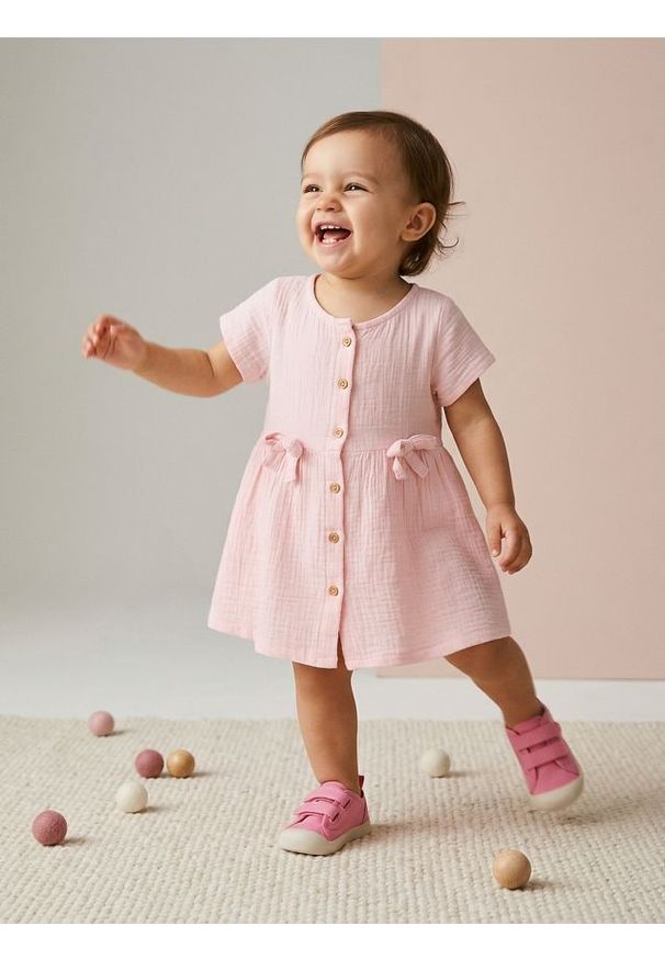 Sinsay - Bawełniana sukienka z guzikami i ozdobnymi kokardkami - begonia. Materiał: bawełna