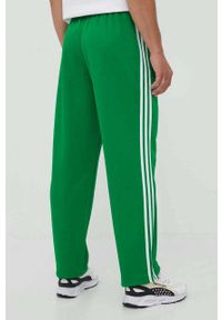 adidas Originals spodnie dresowe Adicolor kolor zielony z aplikacją. Kolor: zielony. Materiał: dresówka. Wzór: aplikacja #2