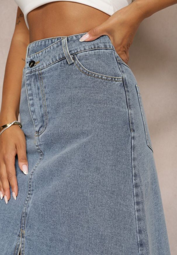 Renee - Niebieska Postrzępiona Spódnica Maxi z Jeansu z Rozcięciem Feedi. Stan: podwyższony. Kolor: niebieski. Materiał: jeans