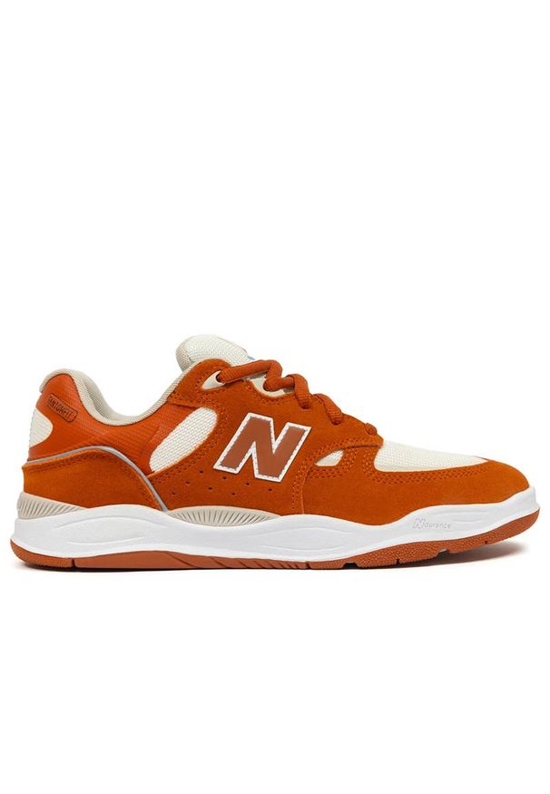 Buty New Balance Numeric NM1010RD - pomarańczowe. Kolor: pomarańczowy. Materiał: guma, skóra, tkanina, zamsz, materiał. Szerokość cholewki: normalna. Sport: skateboard, bieganie, fitness