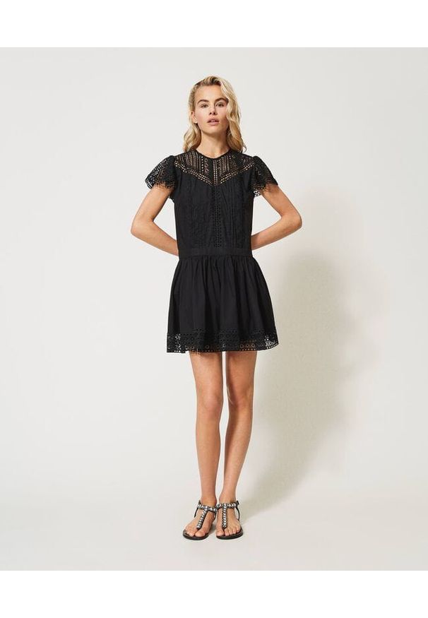 TwinSet - Sukienka z popeliny z koronką Twinset. Kolor: czarny. Materiał: koronka. Wzór: koronka. Styl: klasyczny