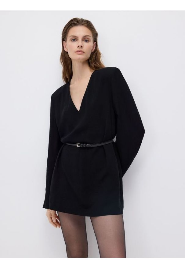 Reserved - Sukienka z wiskozą i lnem - czarny. Kolor: czarny. Materiał: wiskoza, len. Typ sukienki: proste