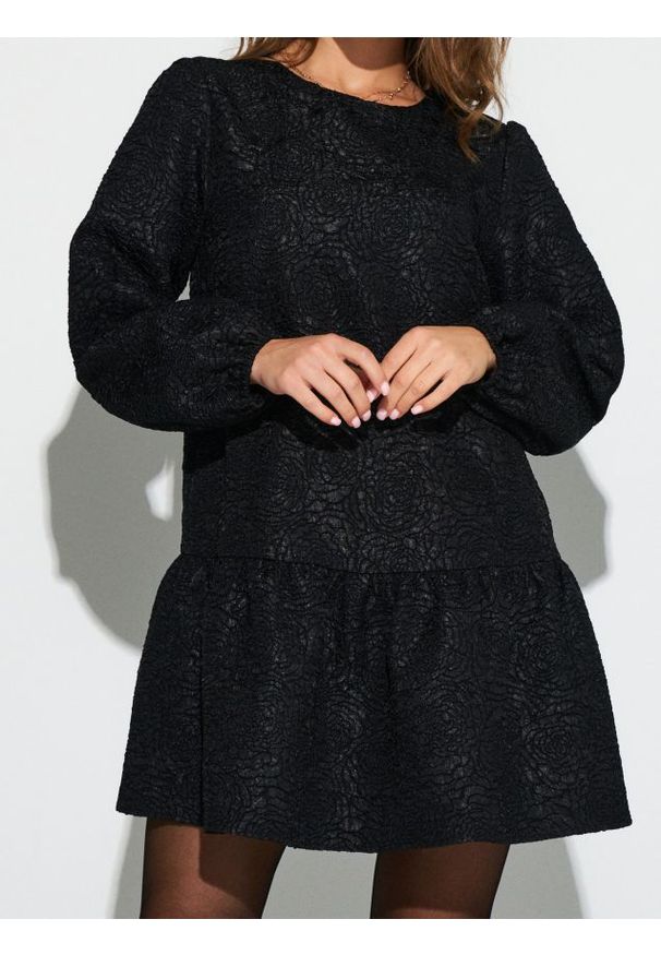 Sinsay - Sukienka mini babydoll - czarny. Kolor: czarny. Długość: mini