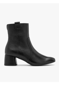 Ryłko - Czarne botki damskie na niskim klocku. Nosek buta: okrągły. Kolor: czarny. Materiał: skóra. Obcas: na obcasie. Styl: street. Wysokość obcasa: niski #1