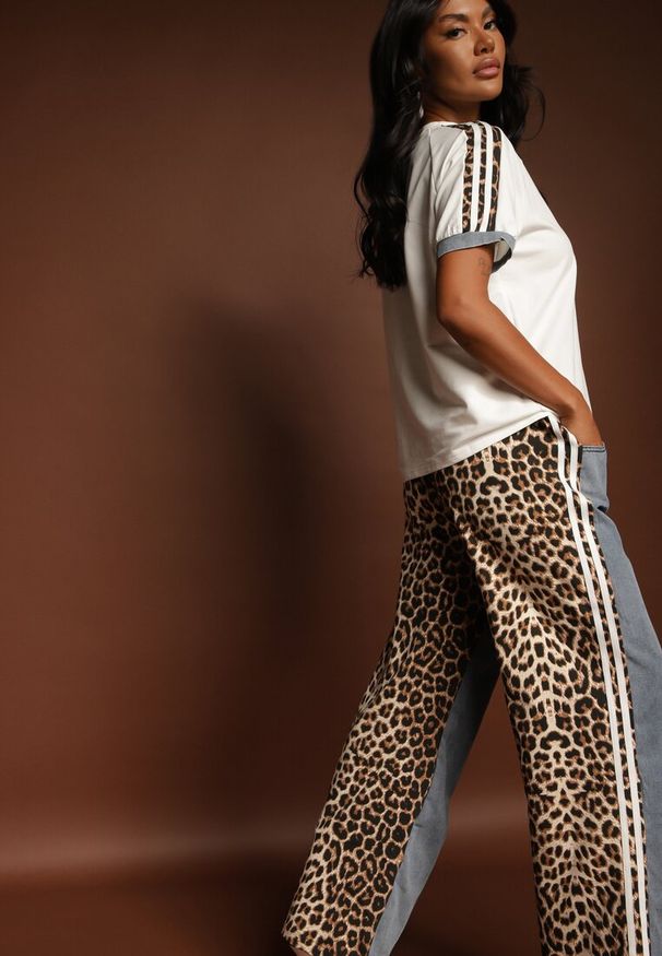 Renee - Biały Dresowy Komplet z Bawełny Spodnie i Bluzka z Panterką i Lampasami Eltebira. Kolor: biały. Materiał: bawełna, dresówka. Wzór: motyw zwierzęcy