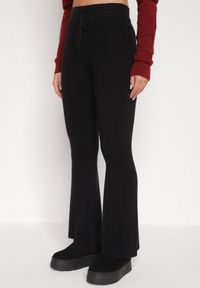 Born2be - Czarne Spodnie Dzwony z Dzianiny z Wiskozą Zetiva. Kolor: czarny. Materiał: dzianina, wiskoza #1