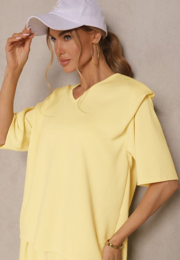 Renee - Żółty Komplet z Wiskozą T-shirt z Dekoltem w Serek i Spodnie o Szerokim Kroju Zevline. Kolor: żółty. Materiał: wiskoza
