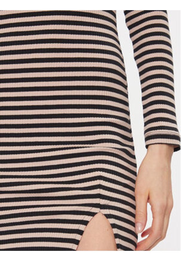 Brave Soul Sukienka codzienna LDRJ-624SLOANE Czarny Regular Fit. Okazja: na co dzień. Kolor: czarny. Materiał: bawełna. Typ sukienki: proste. Styl: casual
