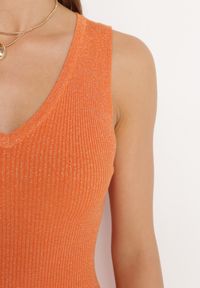 Born2be - Pomarańczowa Sukienka Bodycon z Prążkowanej Lekkiej Dzianiny z Metaliczną Nitką Ithiles. Kolor: pomarańczowy. Materiał: dzianina, prążkowany. Typ sukienki: bodycon. Styl: elegancki