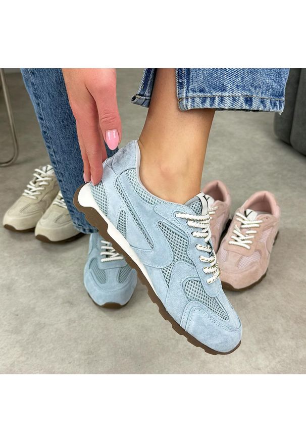 Niebieskie skórzane półbuty damskie Vinceza 86426. Okazja: na spacer, na co dzień. Nosek buta: okrągły. Zapięcie: sznurówki. Kolor: niebieski. Materiał: skóra, nubuk. Szerokość cholewki: normalna. Sezon: wiosna, jesień, lato. Styl: casual, elegancki, sportowy, klasyczny