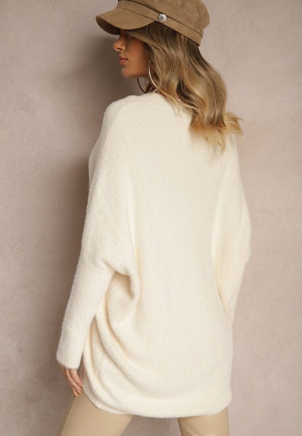 Renee - Beżowy Sweter z Dodatkiem Kaszmiru o Kroju Nietoperza Edalianna. Okazja: na co dzień. Kolor: beżowy. Materiał: kaszmir. Wzór: aplikacja. Styl: elegancki, casual